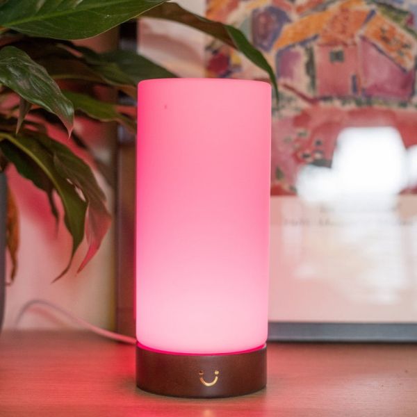 lampe de l'amitié au design cylindrique moderne par luvlink qui s'allume en rouge