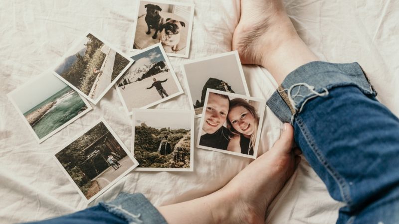 différentes photos d'amis d'un cadeau